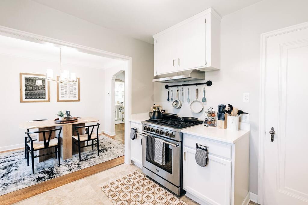 Enchanting and comfy urban cottage with renovated rustic den by Como Park  MN State Fair - Property Image 11