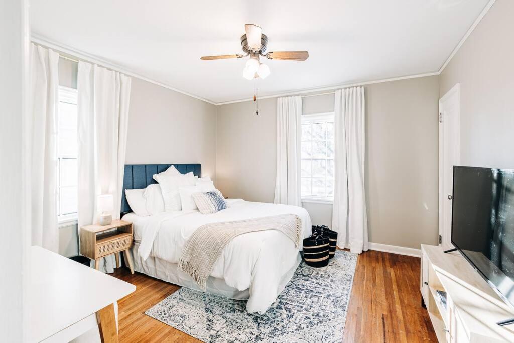 Enchanting and comfy urban cottage with renovated rustic den by Como Park MN State Fair - Property Image 19