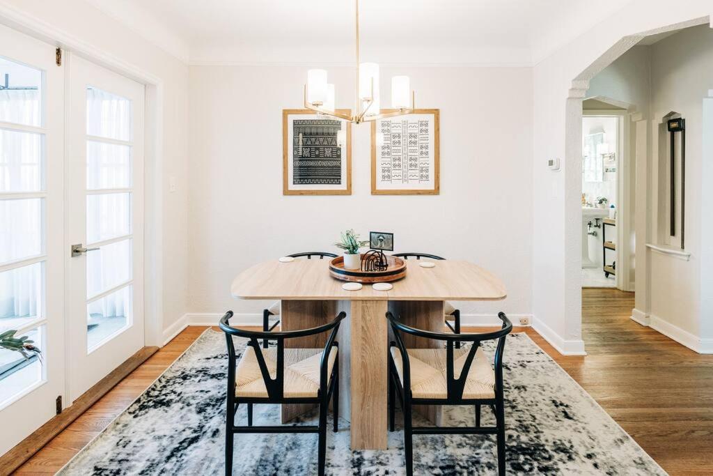 Enchanting and comfy urban cottage with renovated rustic den by Como Park MN State Fair - Property Image 21