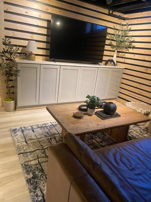 Enchanting and comfy urban cottage with renovated rustic den by Como Park MN State Fair - Property Image 23