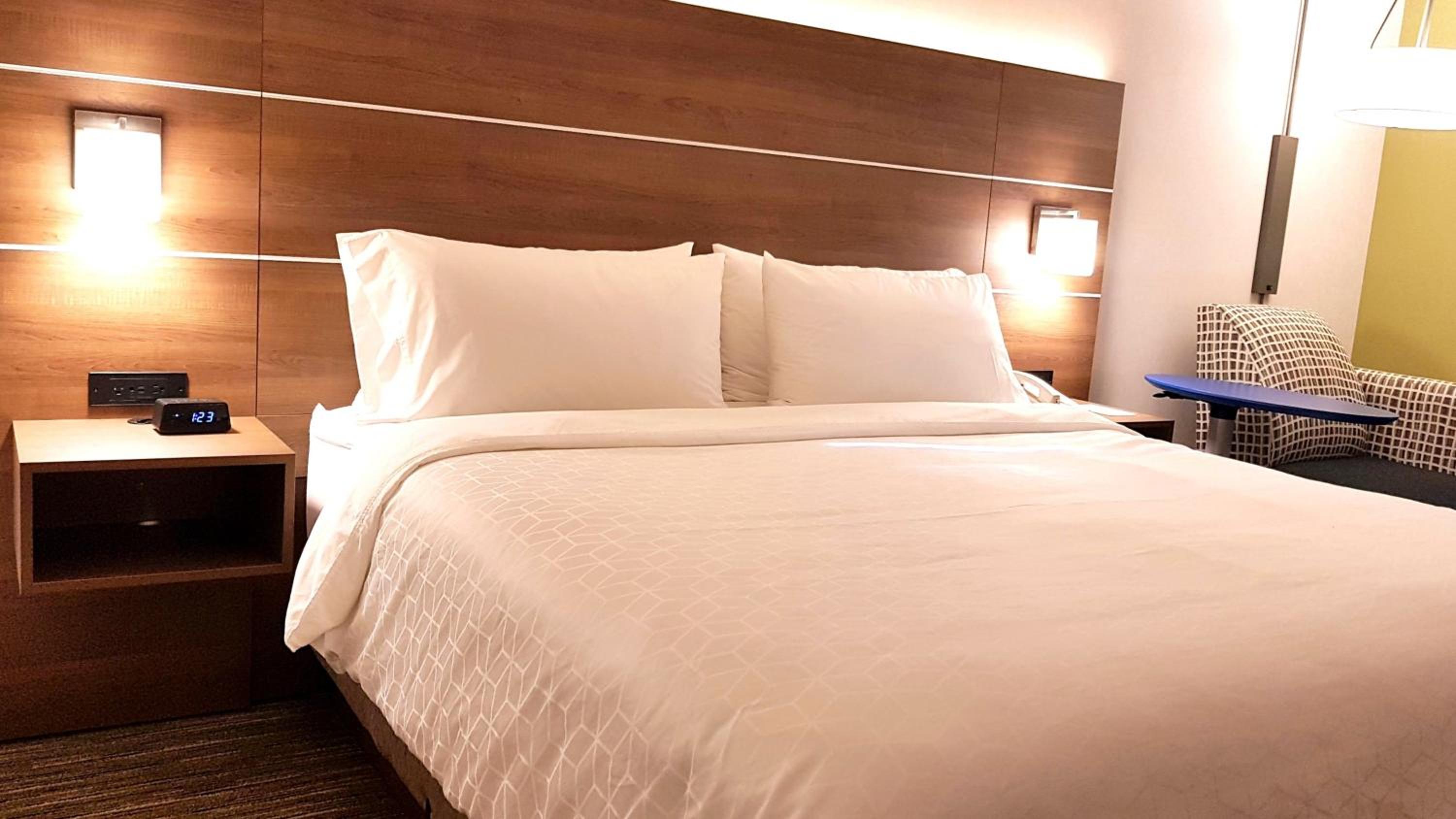 Surrey Vacations - Holiday Inn Express and Suites Surrey, an IHG Hotel - Property Image 15