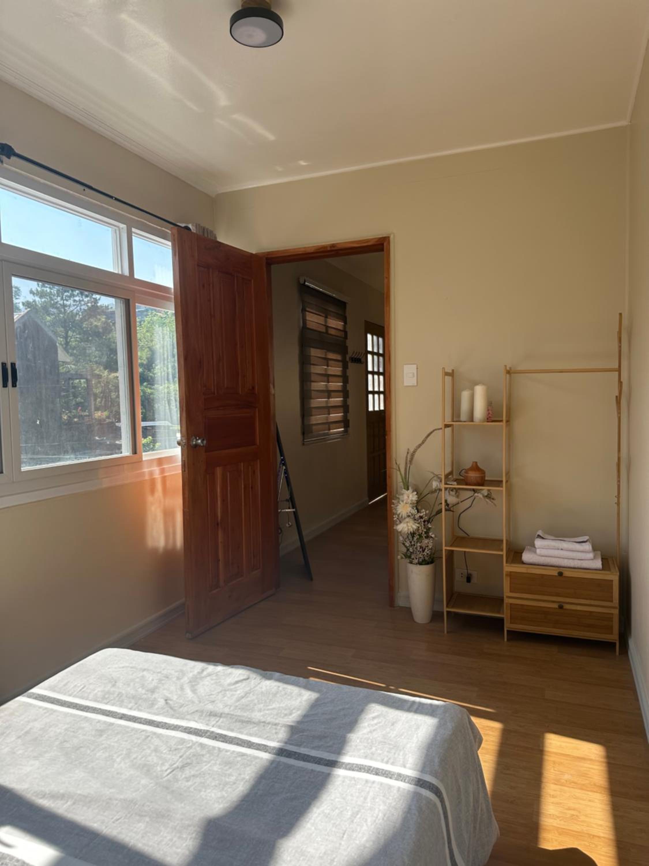 Riverside 2bed cozy apartment view 5