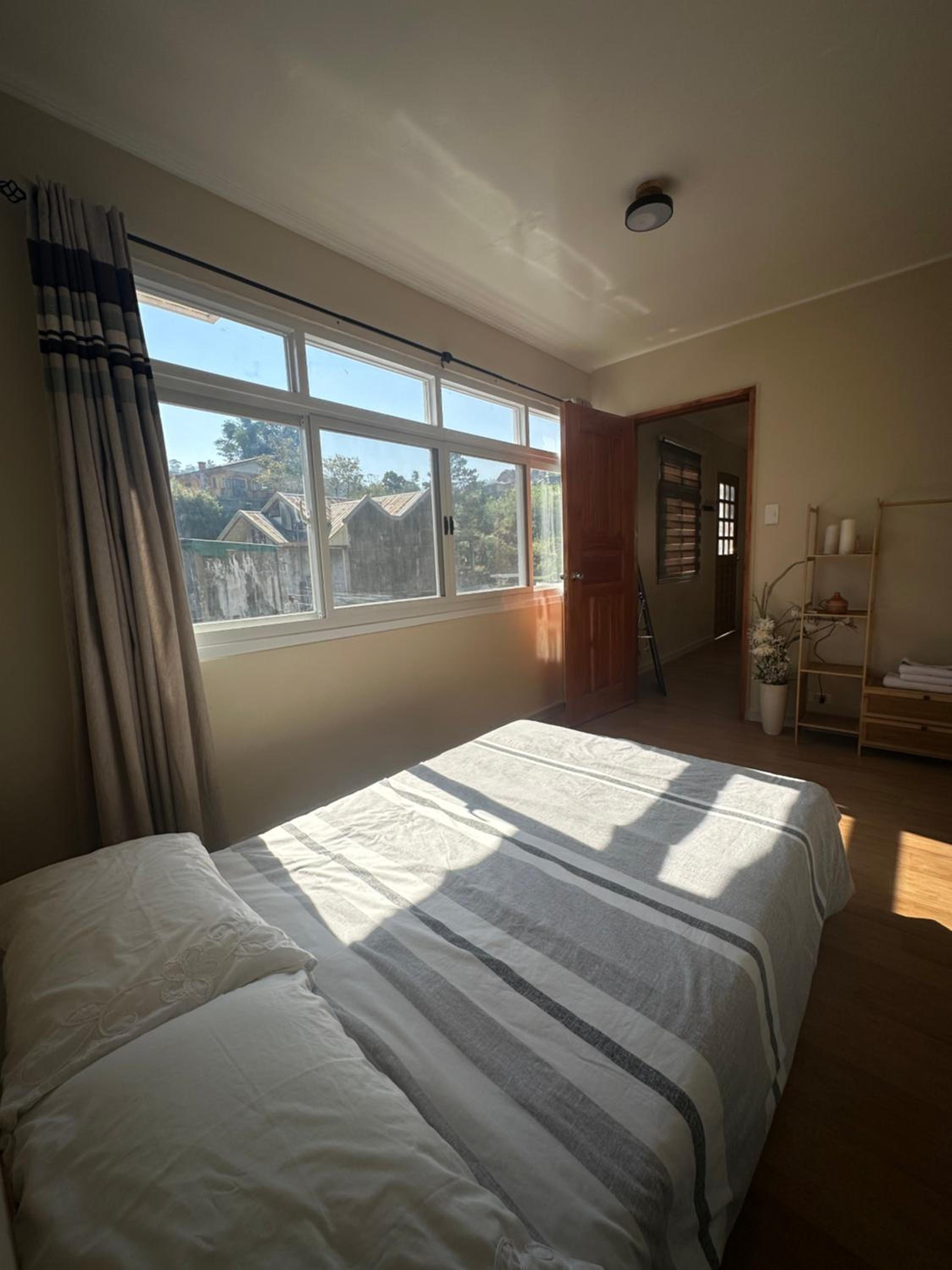 Riverside 2bed cozy apartment view 4
