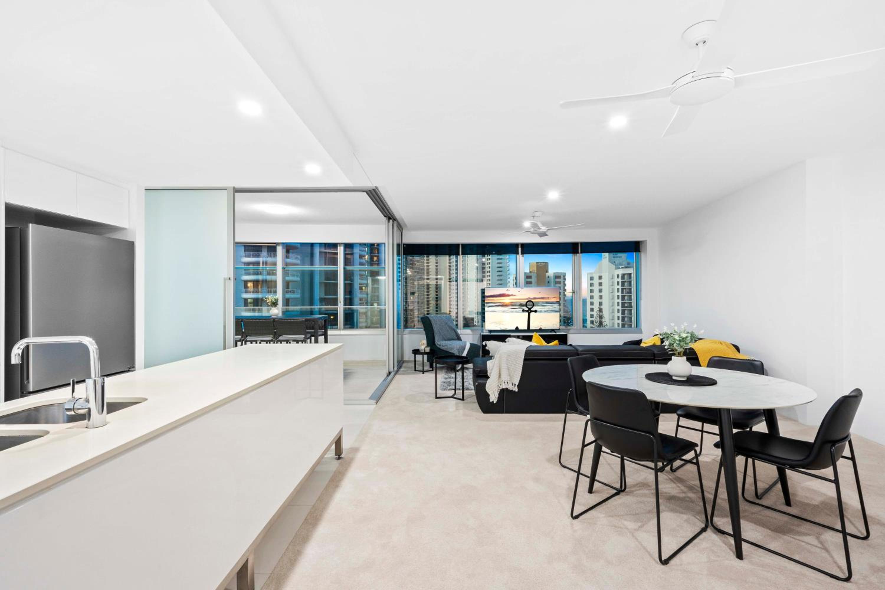 Hinterland Views! - Q Tower Apartments - From Level 3 - Self Contained & Privately Managed - Wow Stay