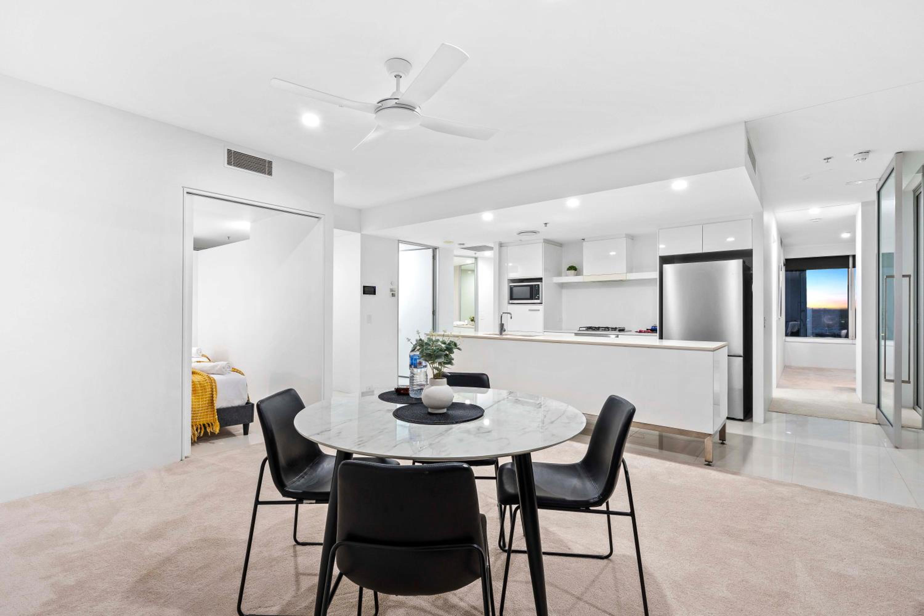 Hinterland Views! - Q Tower Apartments - From Level 3 - Self Contained & Privately Managed - Wow Stay