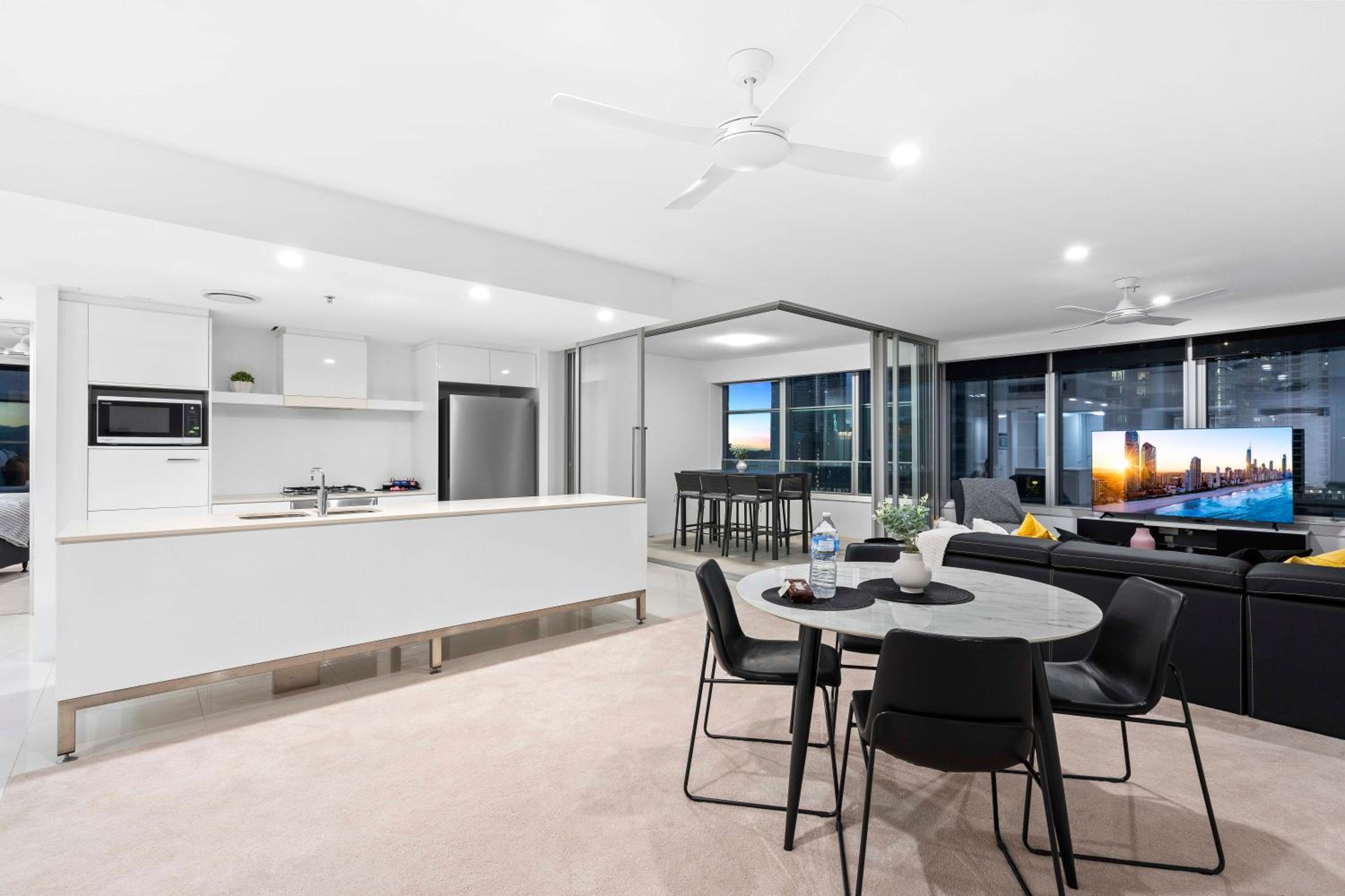 Hinterland Views! - Q Tower Apartments - From Level 3 - Self Contained & Privately Managed - Wow Stay