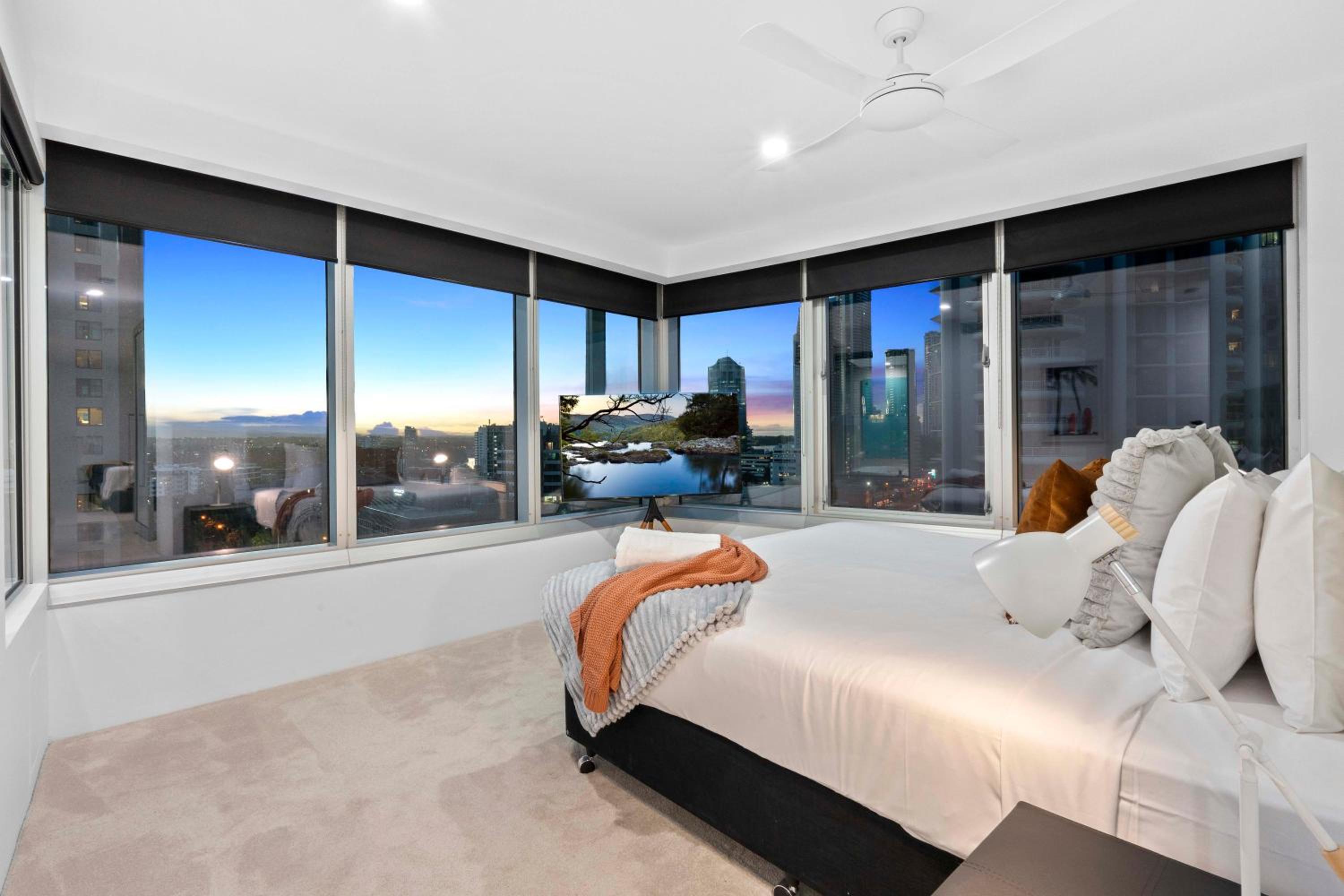 Hinterland Views! - Q Tower Apartments - From Level 3 - Self Contained & Privately Managed - Wow Stay