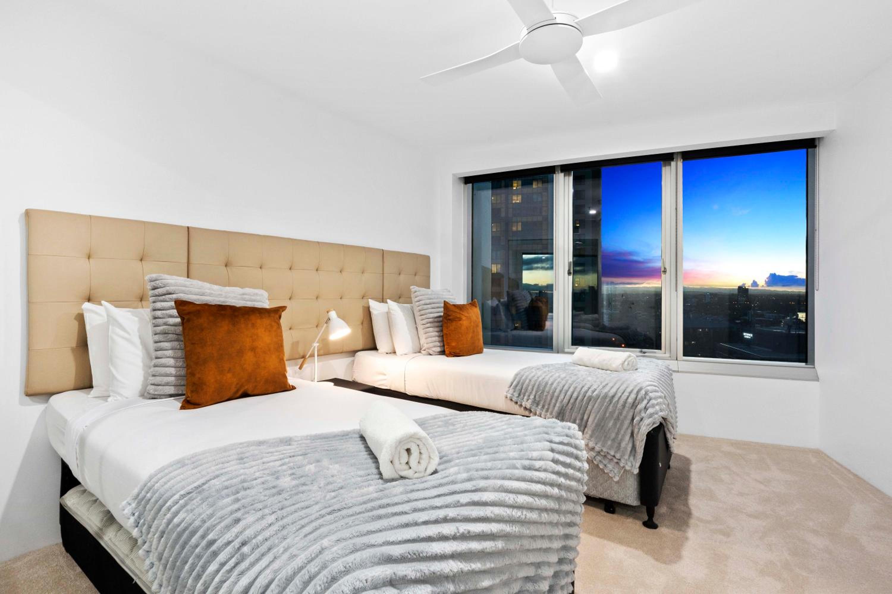 Hinterland Views! - Q Tower Apartments - From Level 3 - Self Contained & Privately Managed - Wow Stay