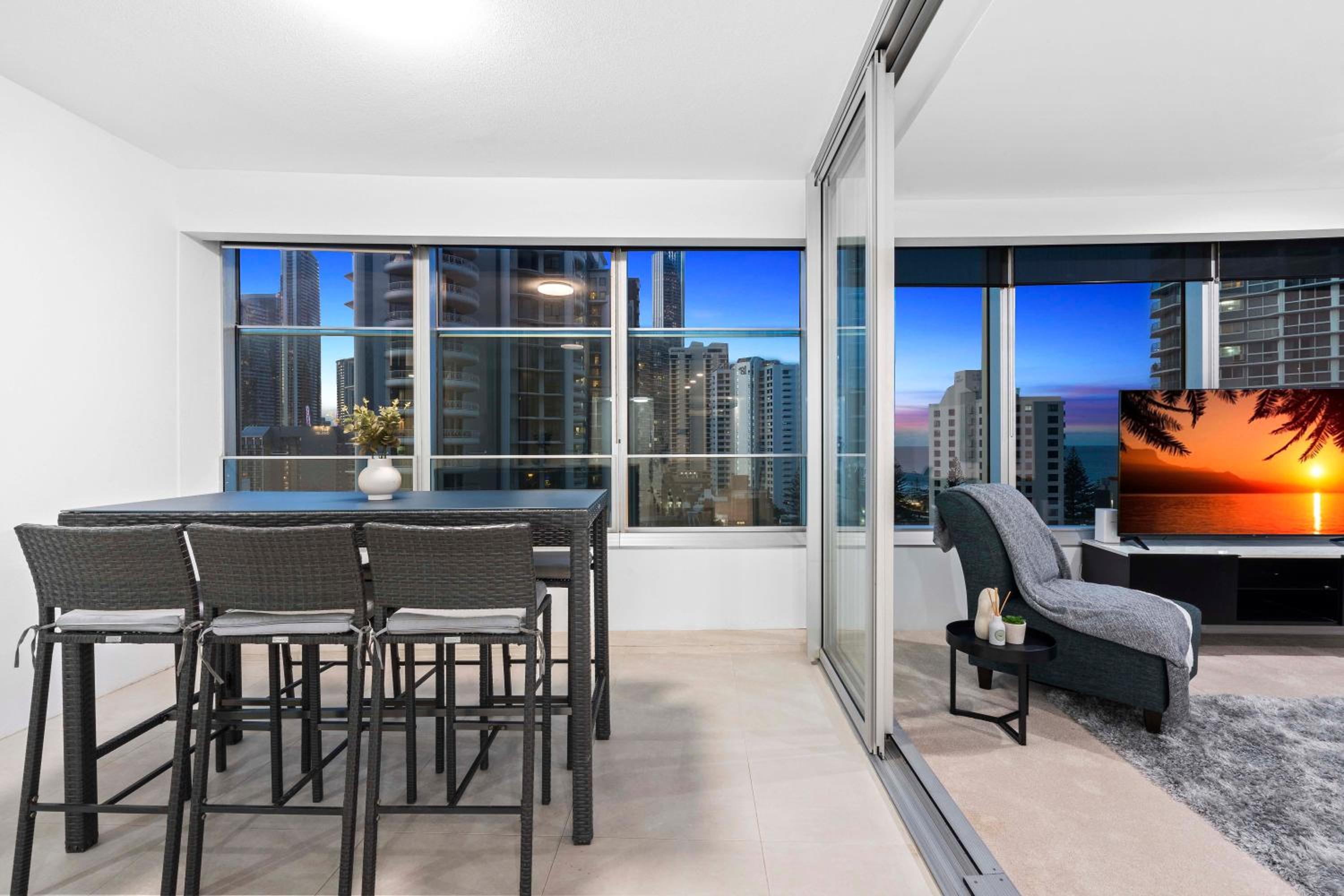 Hinterland Views! - Q Tower Apartments - From Level 3 - Self Contained & Privately Managed - Wow Stay