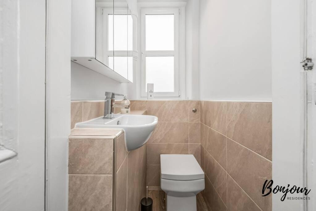 Lilas Suite Abbeyhill - 1BR-1BA 5 Mins to Meadowbank Shopping by Bonjour Residences Edinburgh view 2