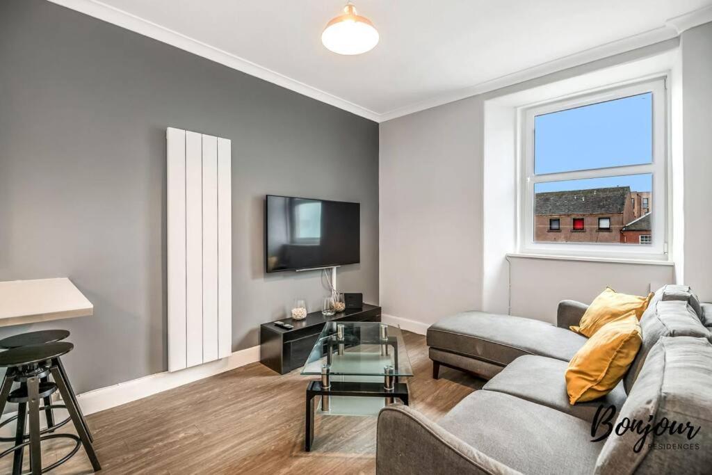 Lilas Suite Abbeyhill - 1BR-1BA 5 Mins to Meadowbank Shopping by Bonjour Residences Edinburgh view 4