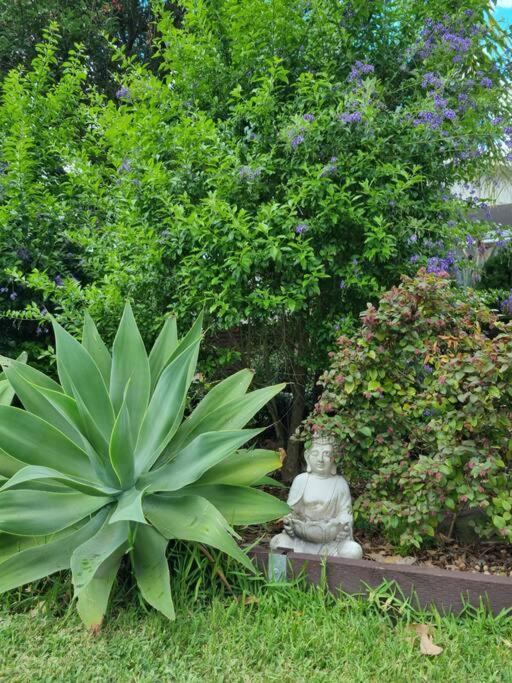 Lake-view Retreat w Spa, nearby Beaches & Shopping in the Central Coast