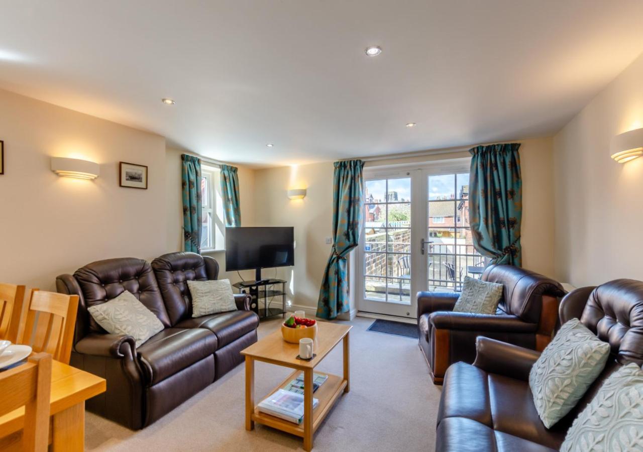 3 Bed in Whitby oc-w088