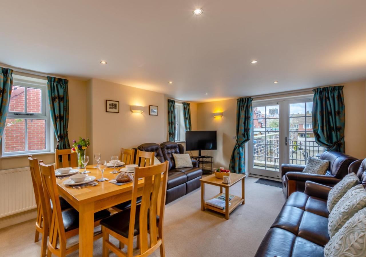 3 Bed in Whitby oc-w088