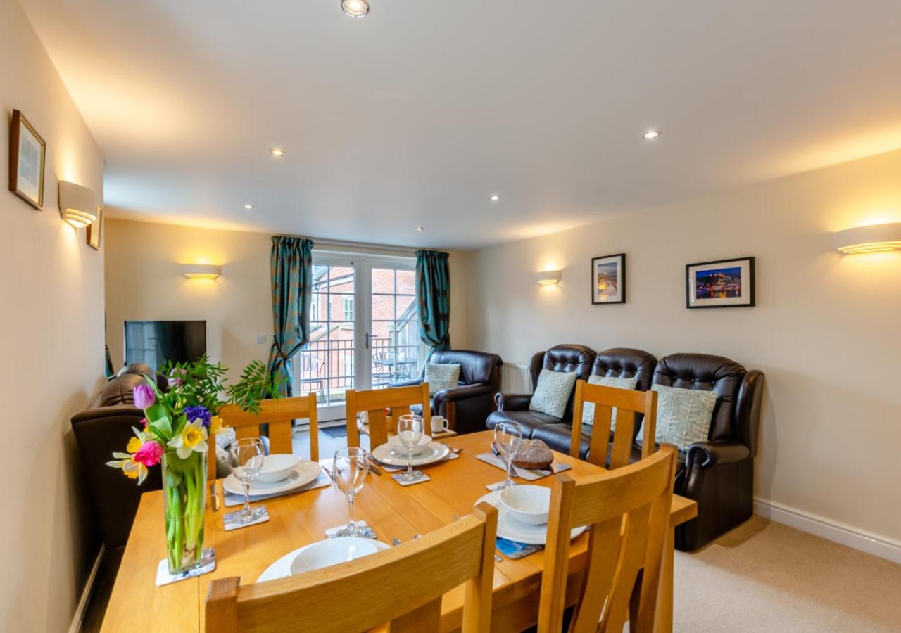 3 Bed in Whitby oc-w088