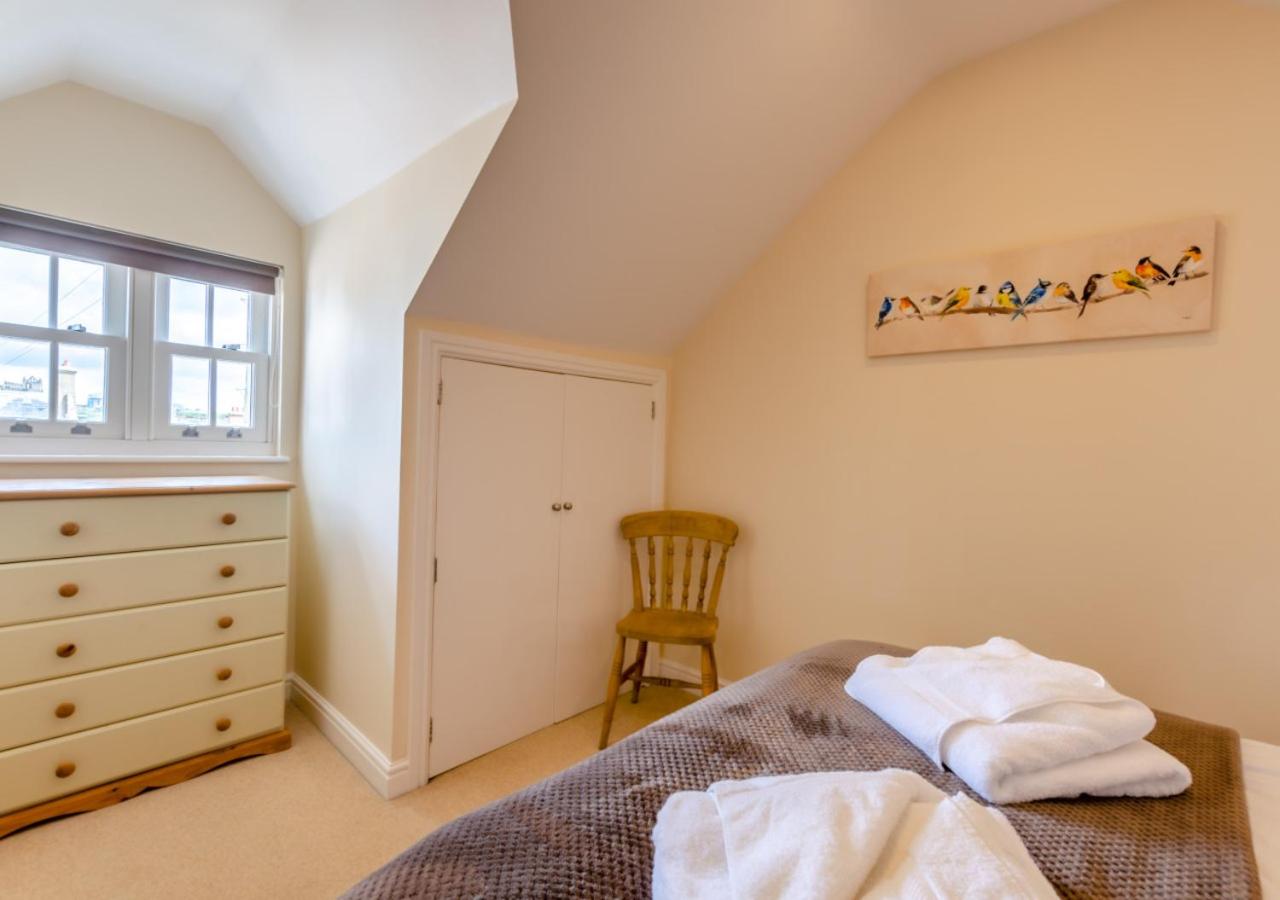 3 Bed in Whitby oc-w088