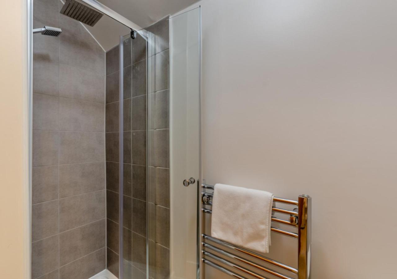 3 Bed in Whitby oc-w088