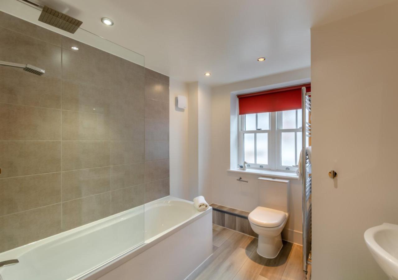 3 Bed in Whitby oc-w088