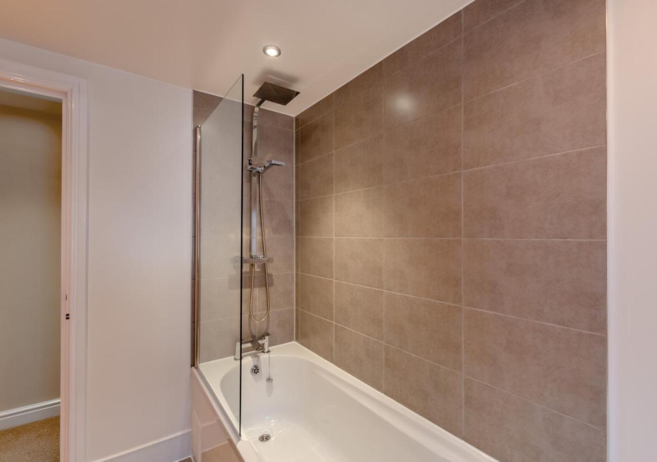 3 Bed in Whitby oc-w088