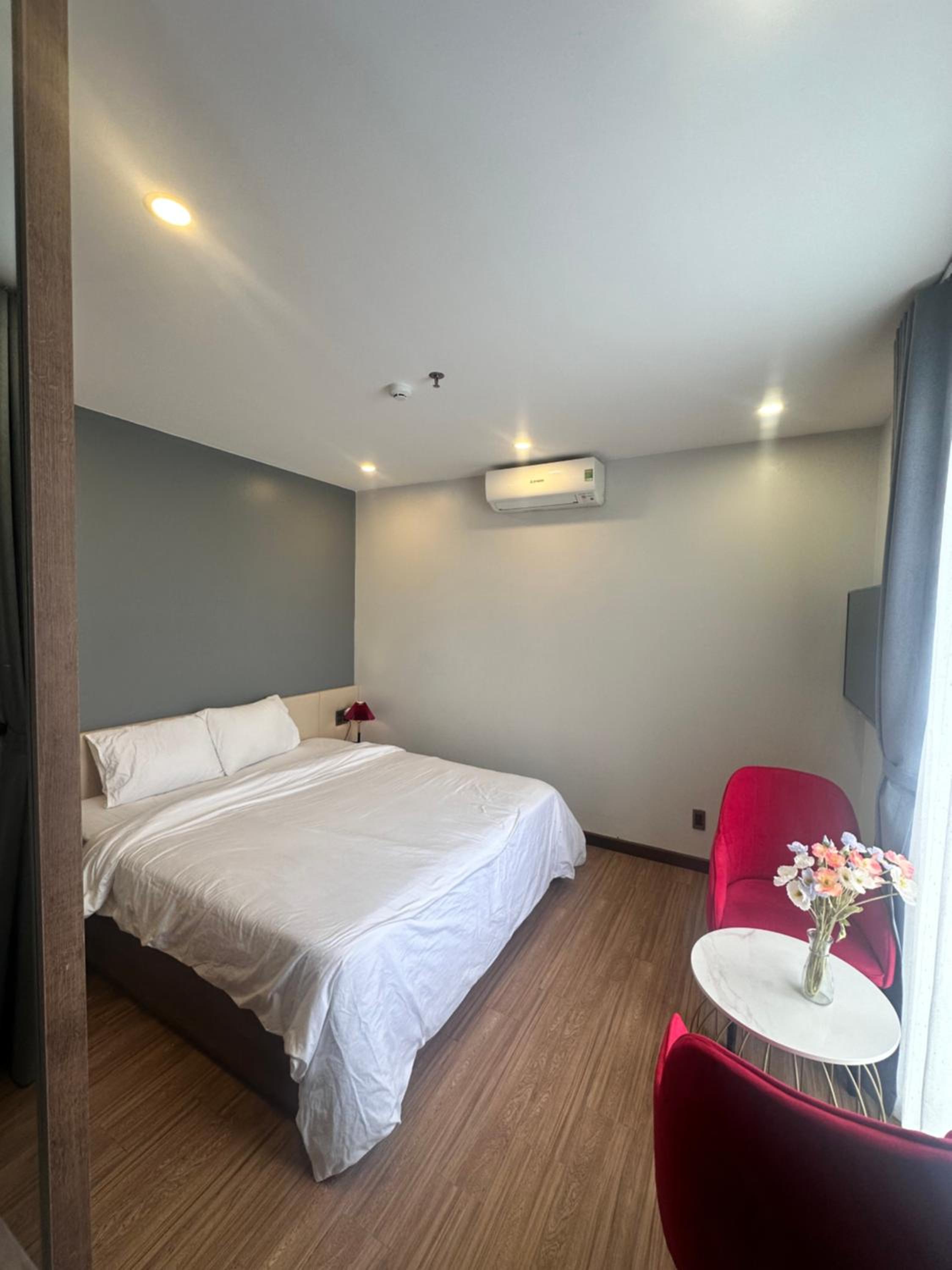 Căn phòng tràn ngập ánh sáng tự nhiên luôn mang lại nguồn năng lượng tích cực view 3