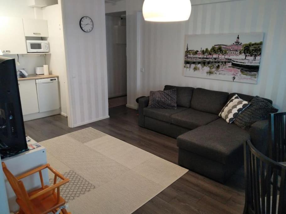 Modern Central Flat- Arrive Late, Leave Late