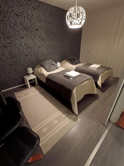 Modern Central Flat- Arrive Late, Leave Late