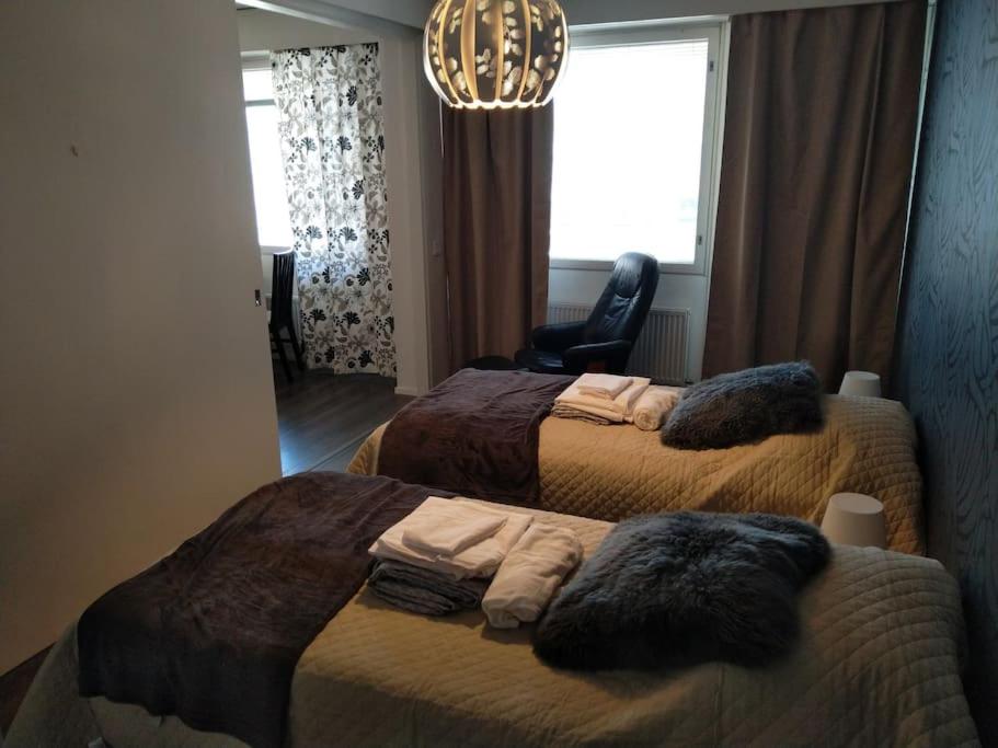 Modern Central Flat- Arrive Late, Leave Late