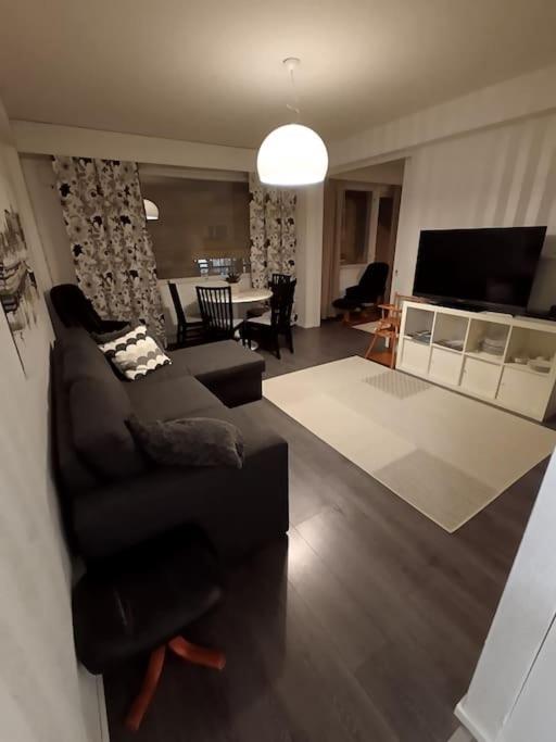 Modern Central Flat- Arrive Late, Leave Late
