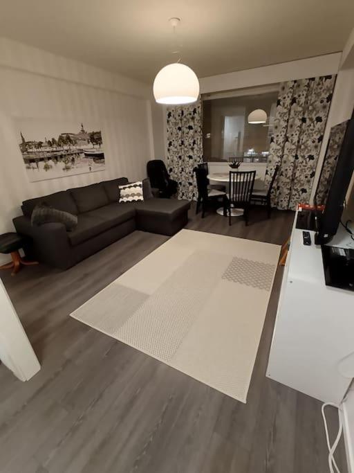 Modern Central Flat- Arrive Late, Leave Late