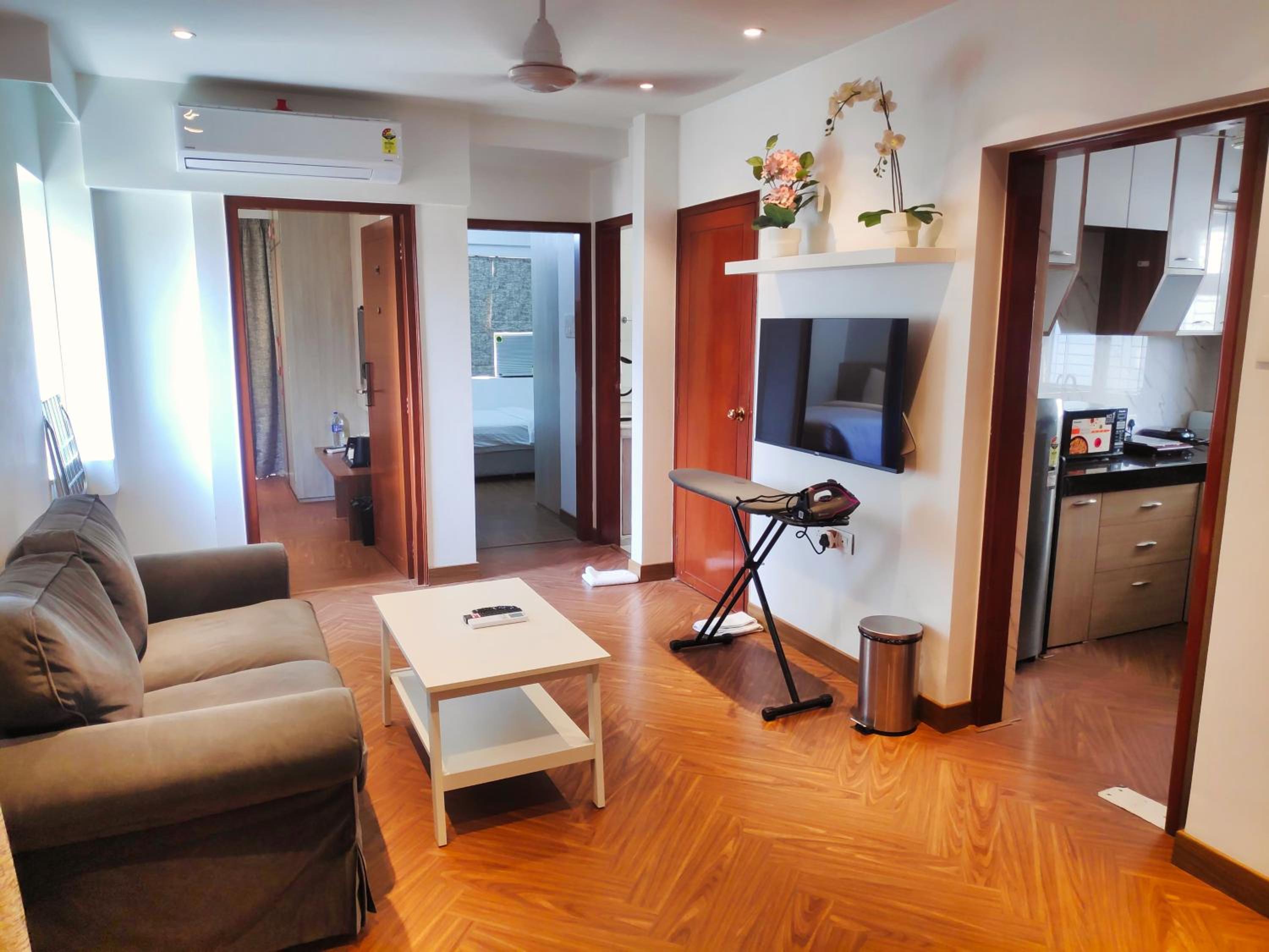 White House by Maxxvalue Service Apartments Bandra view 4