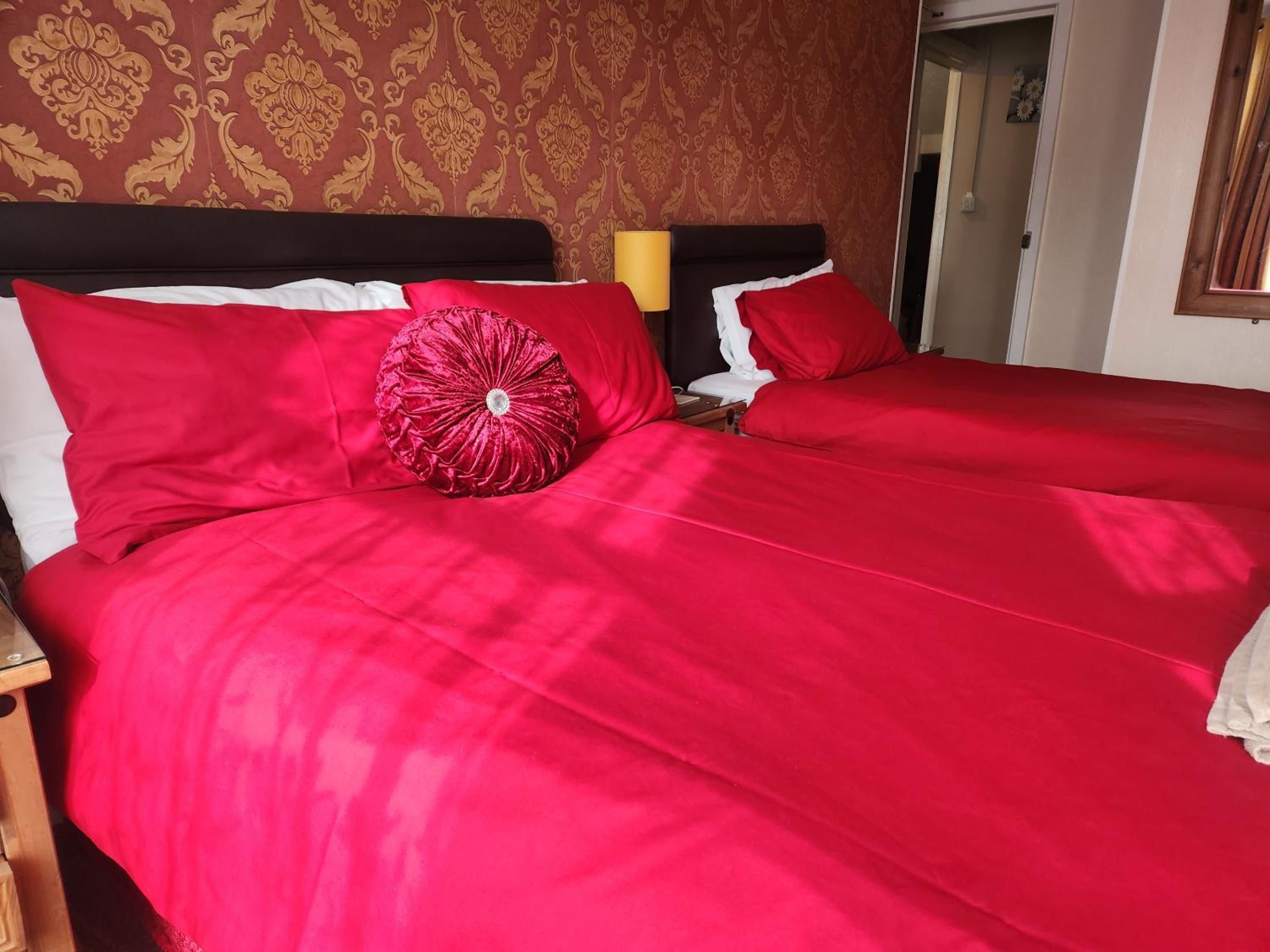 OYO Twins Palms Guest House