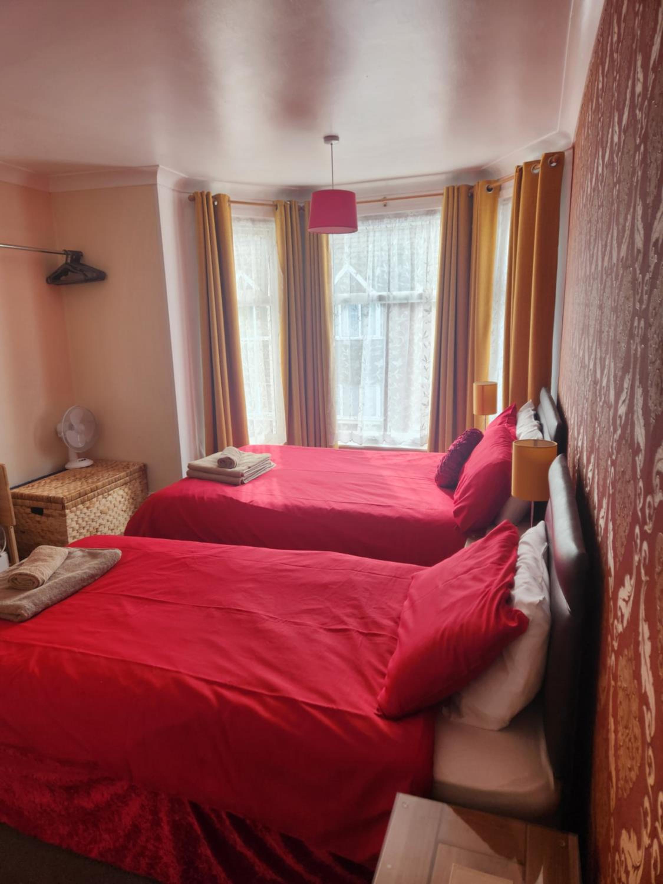 OYO Twins Palms Guest House