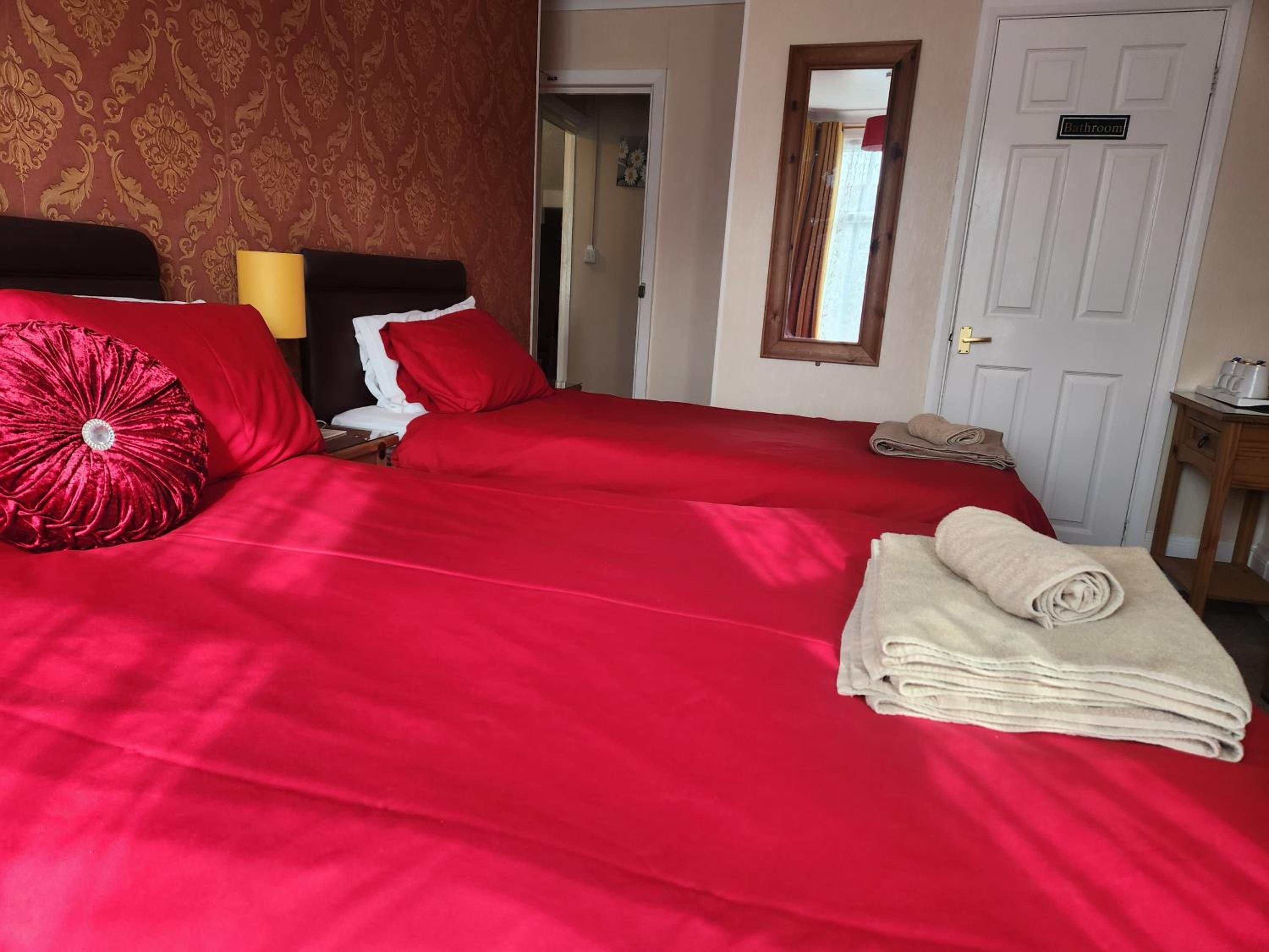 OYO Twins Palms Guest House