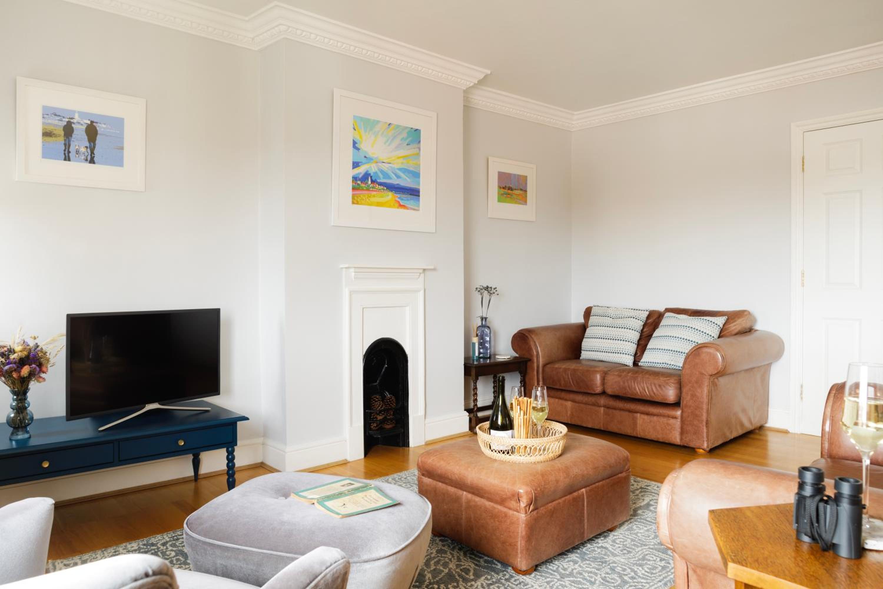 High View, Southwold High Street (2 bed, 2 bath, allocated parking, balcony) view 3