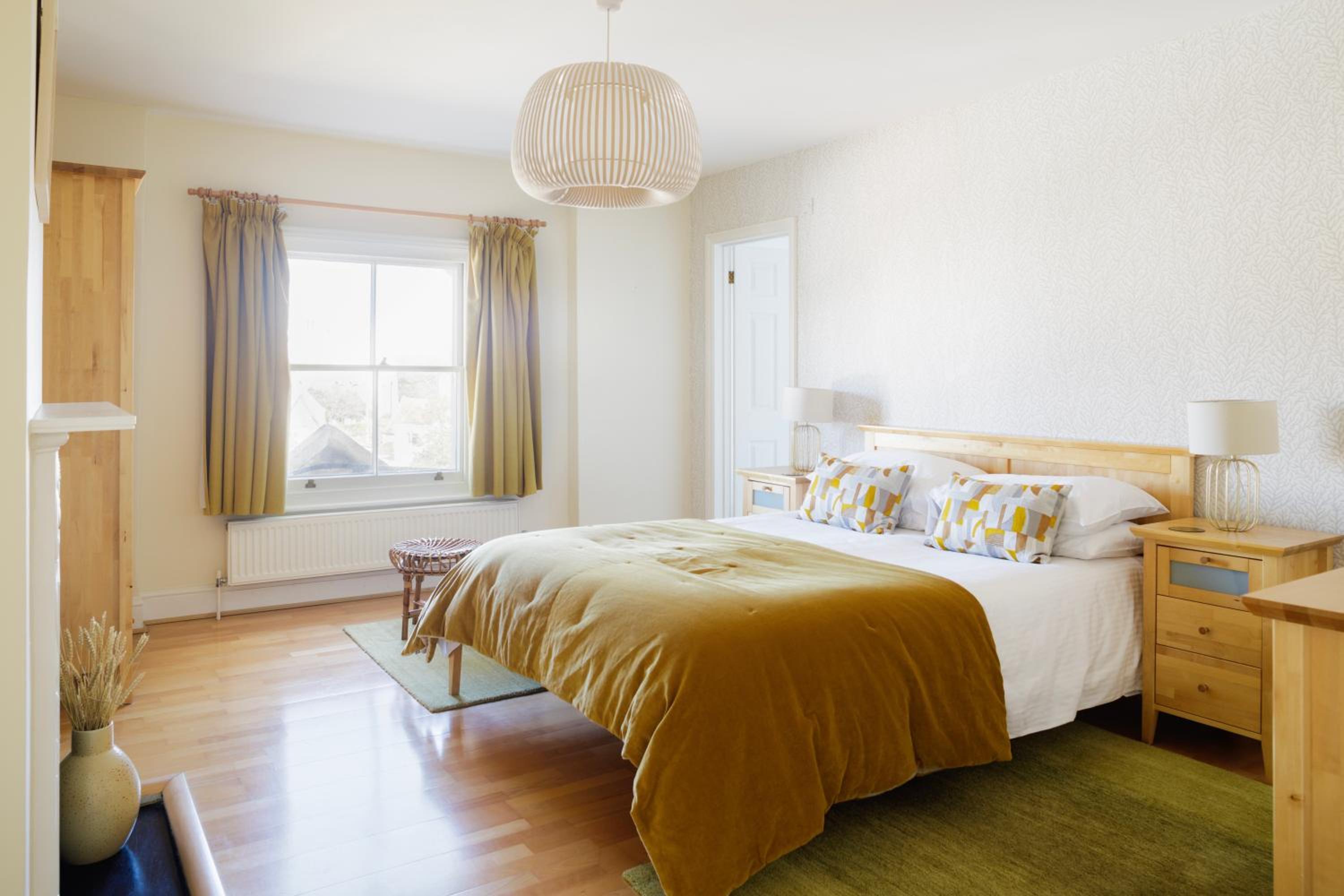 High View, Southwold High Street (2 bed, 2 bath, allocated parking, balcony) view 5