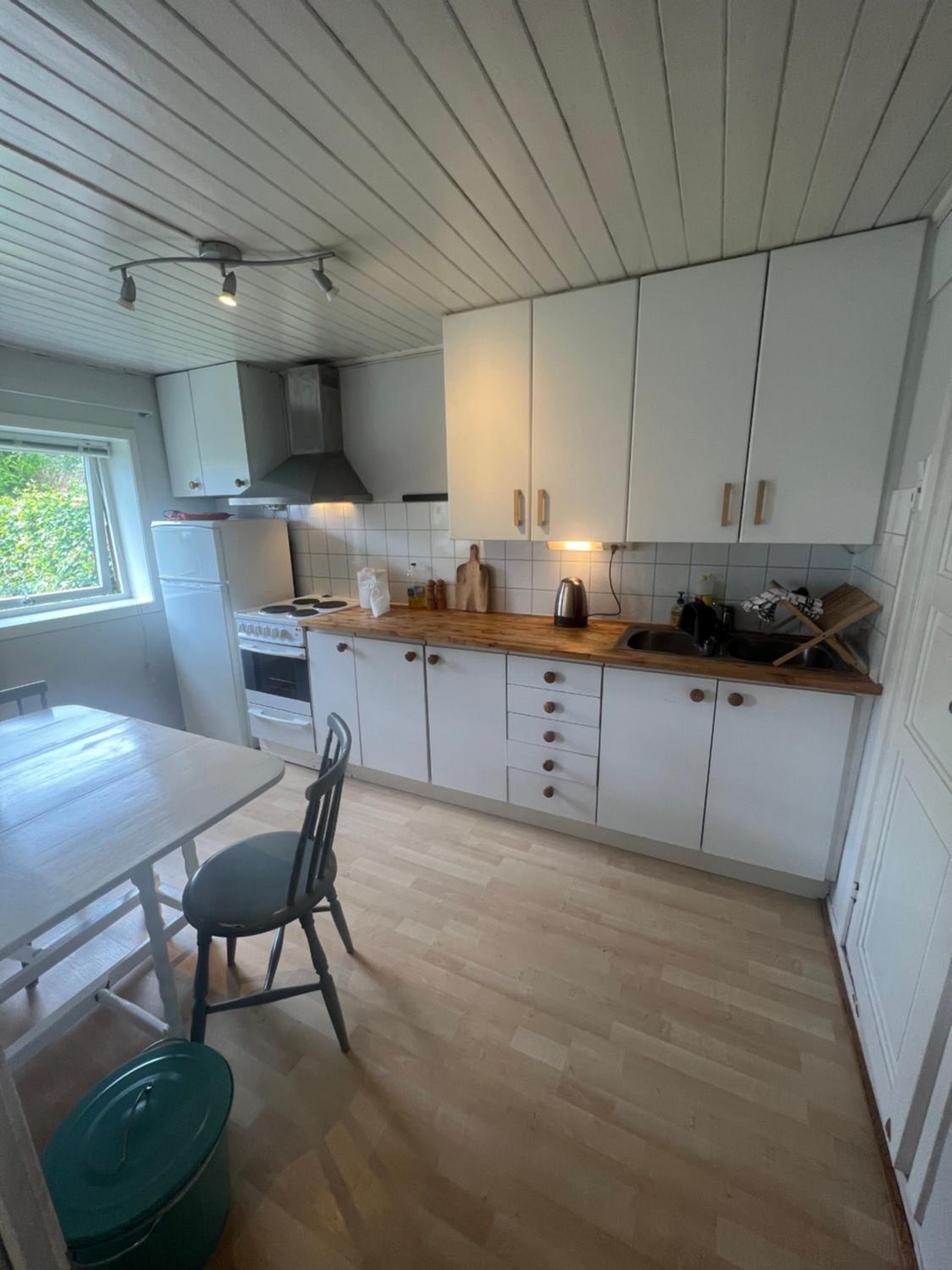 Cosy apartment with free parking view 2