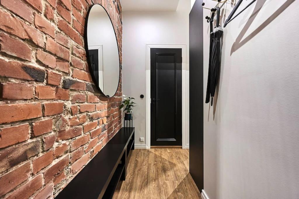 Urban-Glam City Centre Studio with a Gym and Terrace view 2