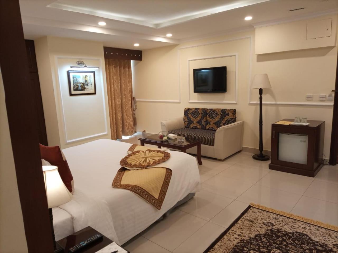 Heaven HOtel DHA Lahore