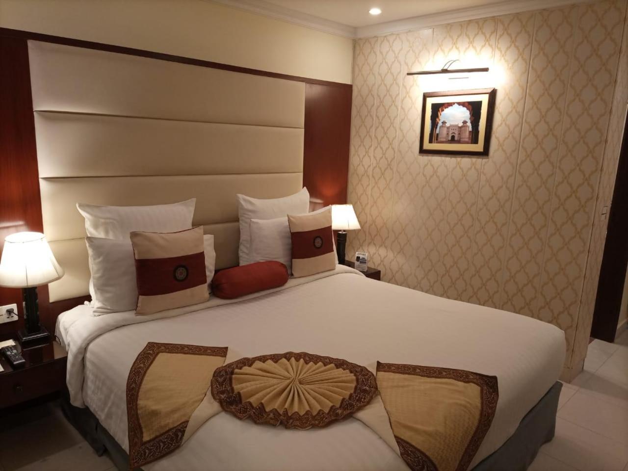 Heaven HOtel DHA Lahore