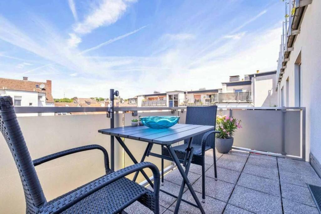 City Apartment mit Sonnenbalkon, 10 Minuten zum Bahnhof, 5 Minuten zum Luisenviertel