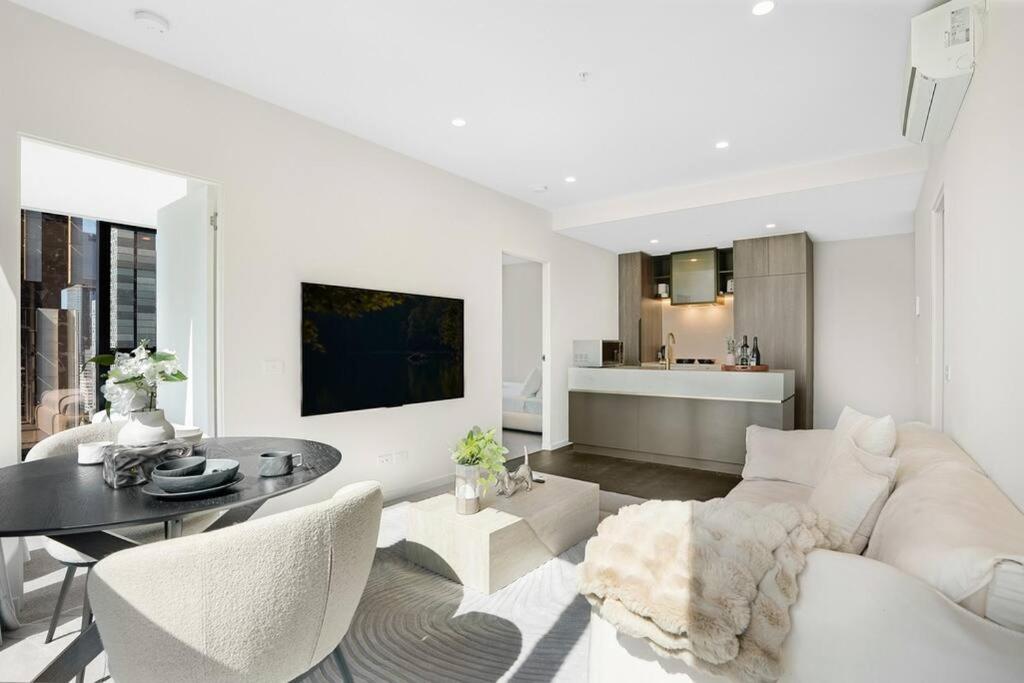 New Urban Sanctuary At UNO-Perfect Location 2B1B