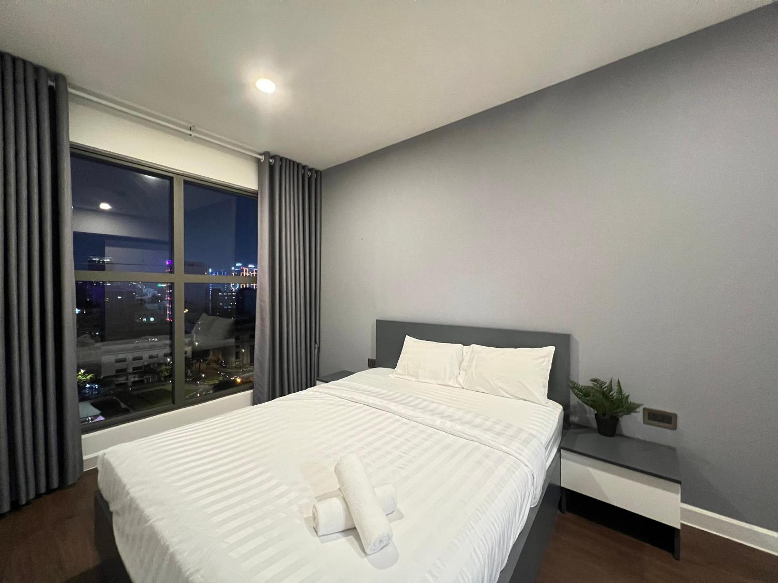 Highend SaigonRoyal 2BR 2WC CityView near BenThanh