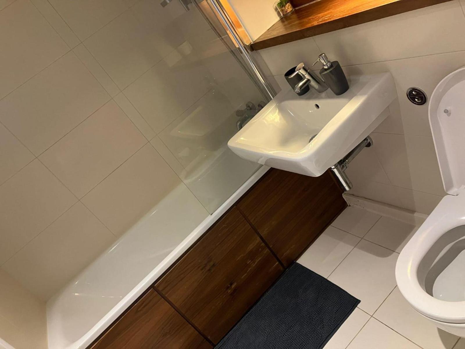 Heronsgate GH016