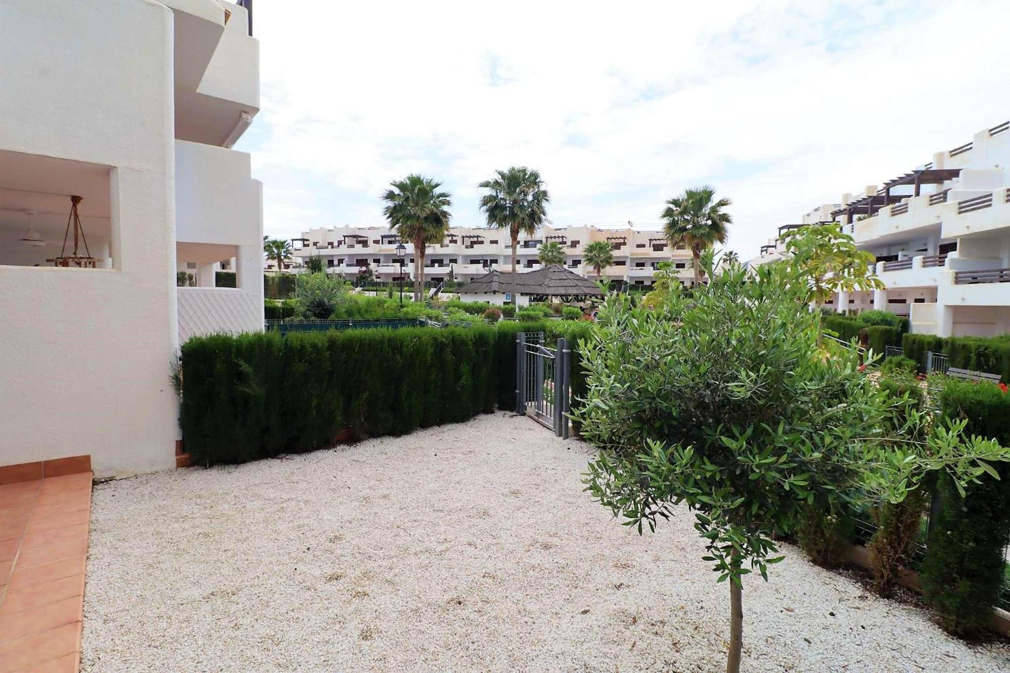 Buena vida piso con terraza y piscina comunitaria
