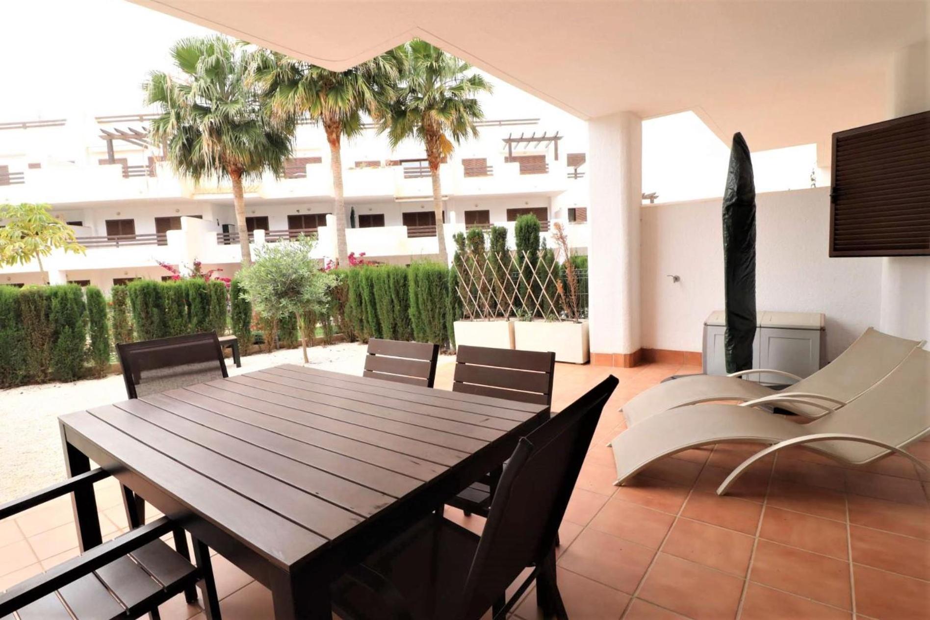 Buena vida piso con terraza y piscina comunitaria
