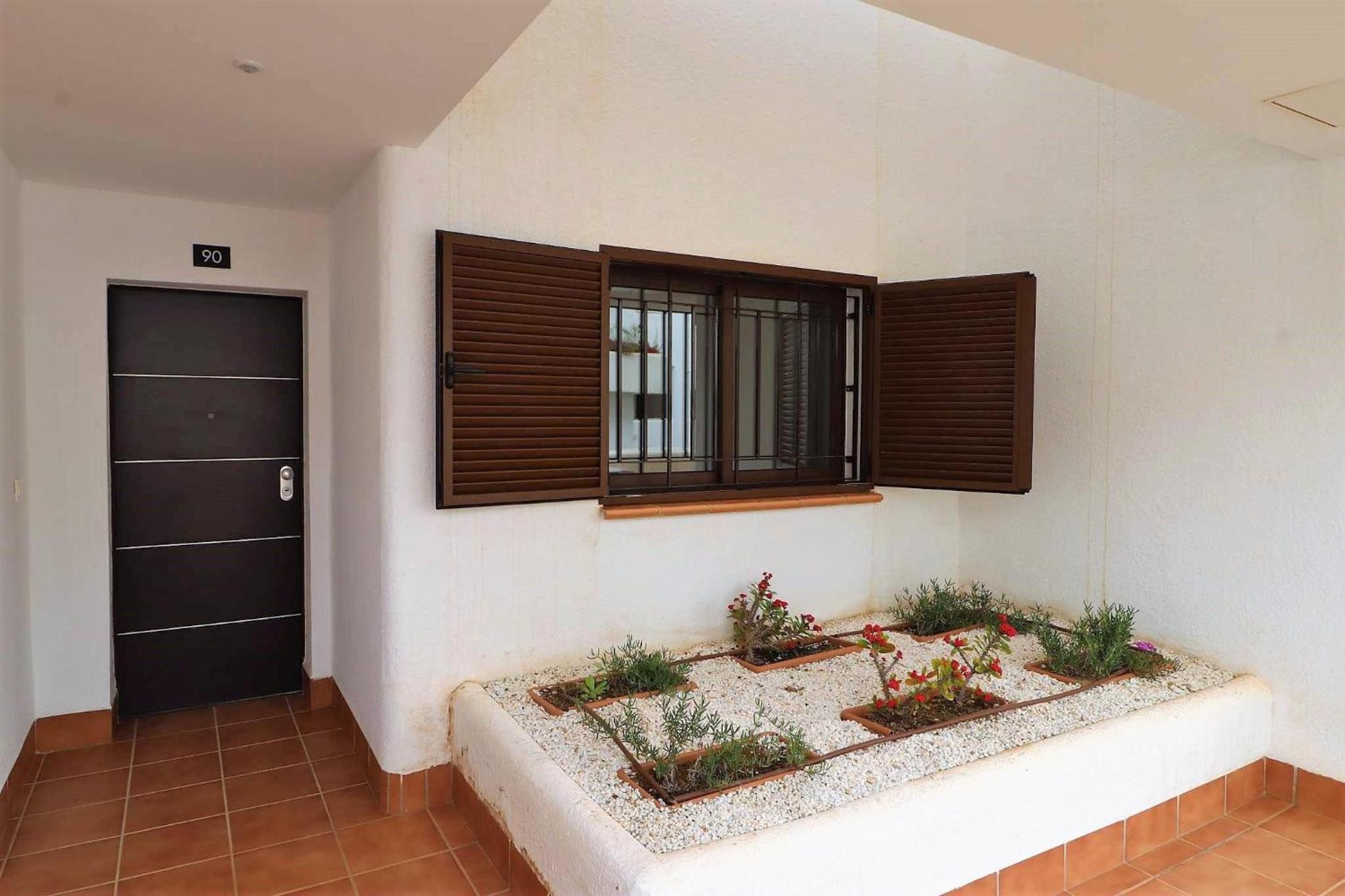 Buena vida piso con terraza y piscina comunitaria