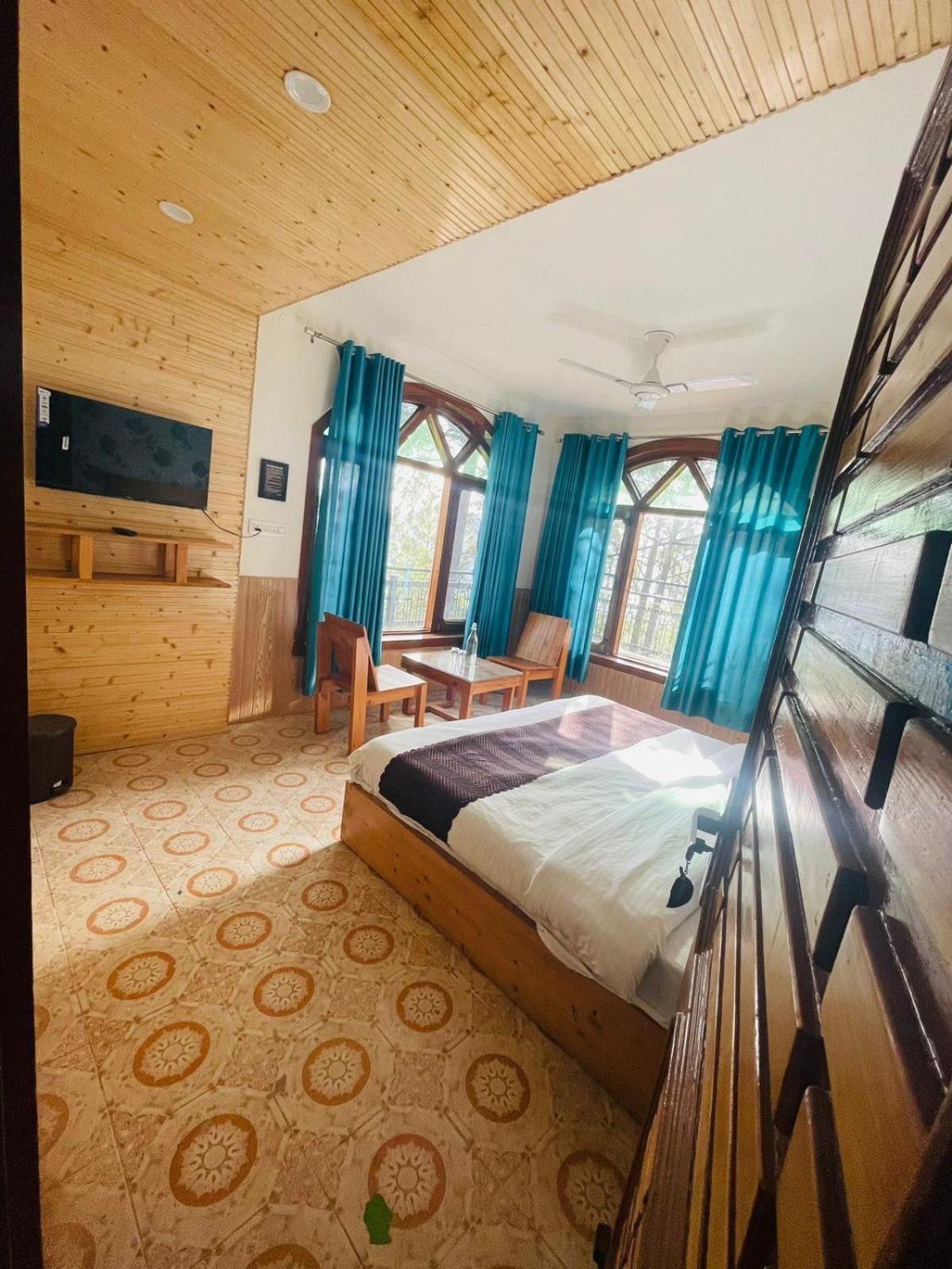 Calm Cottage KASAULI HILLS Barog view 4