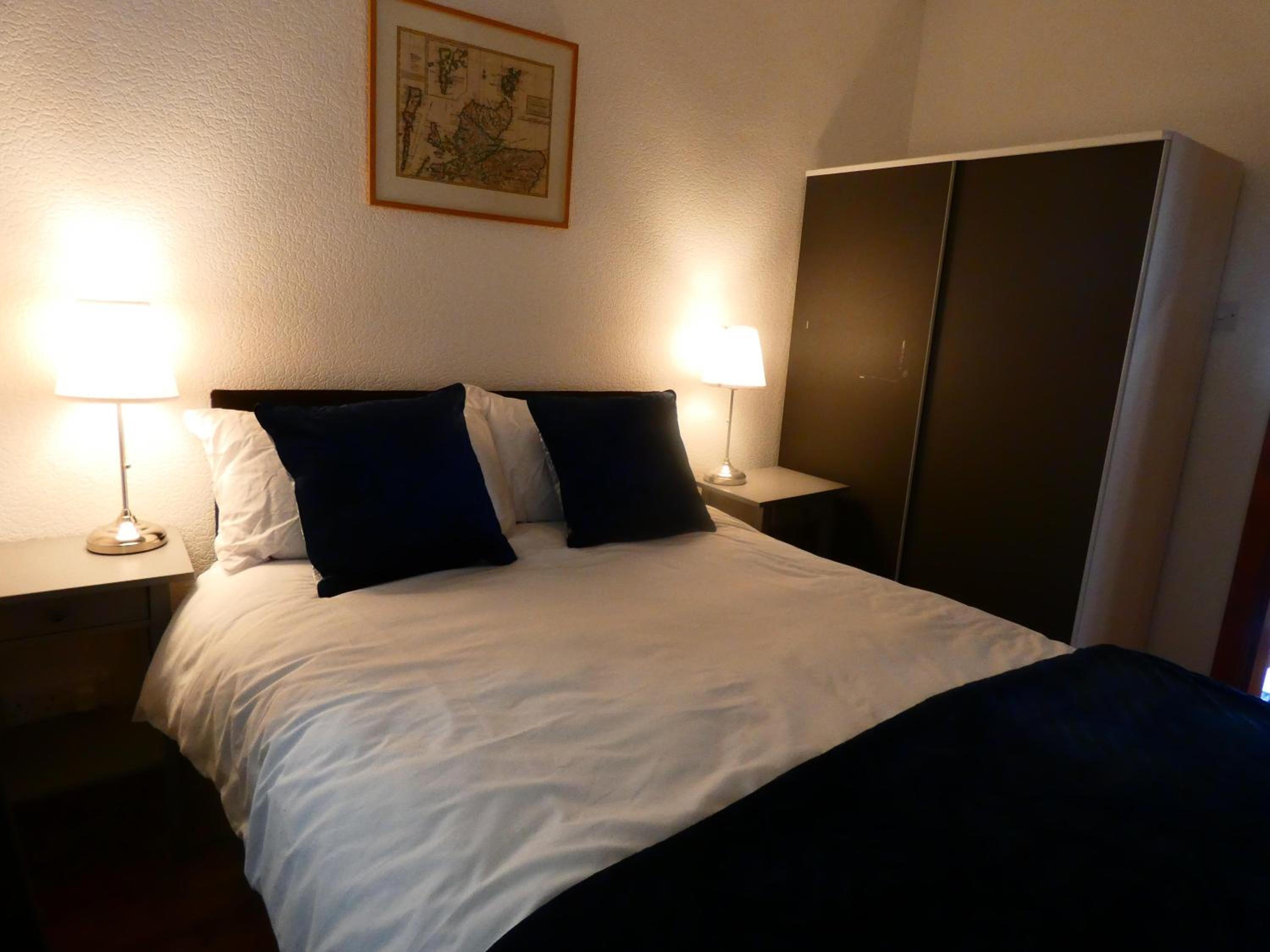 Central 2-bed flat in Edinburgh photo 3