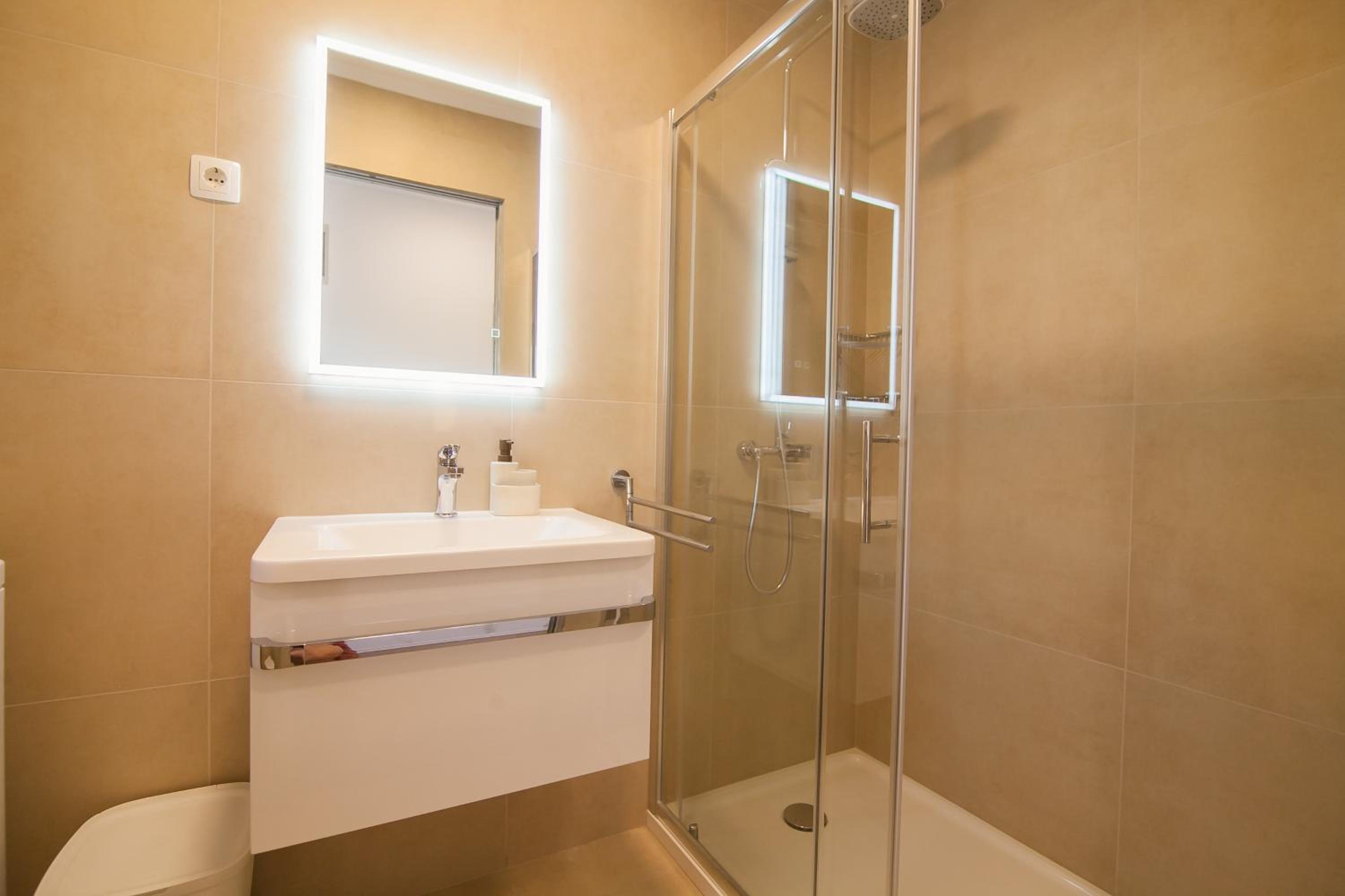 Sirius Apartments - Free Private Parking
