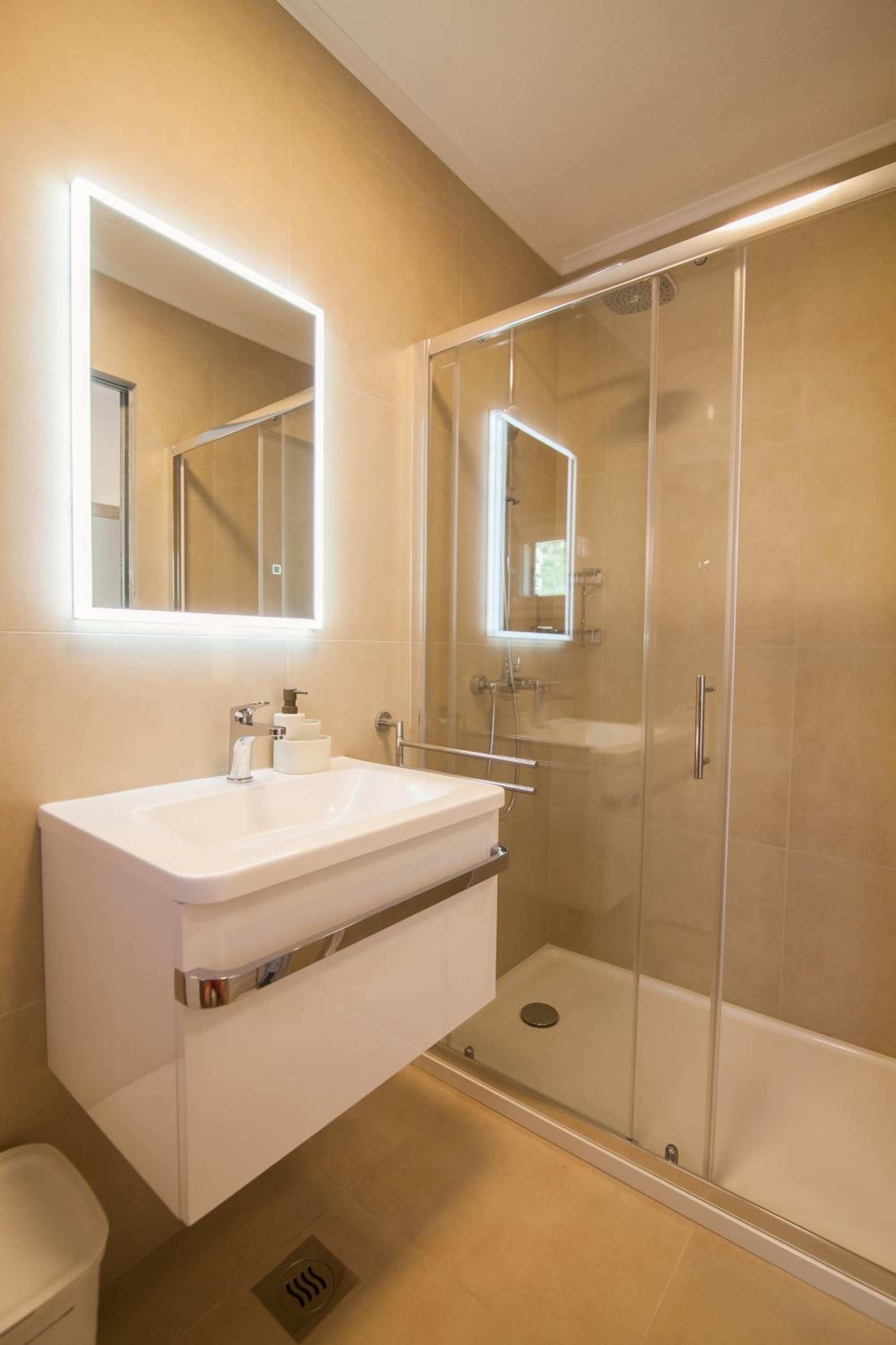 Sirius Apartments - Free Private Parking